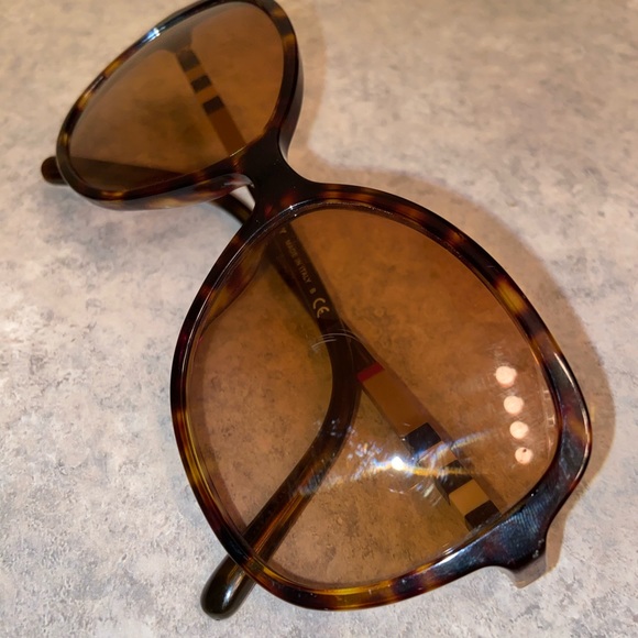 Burberry BE4197 sunglasses - Picture 4 of 8